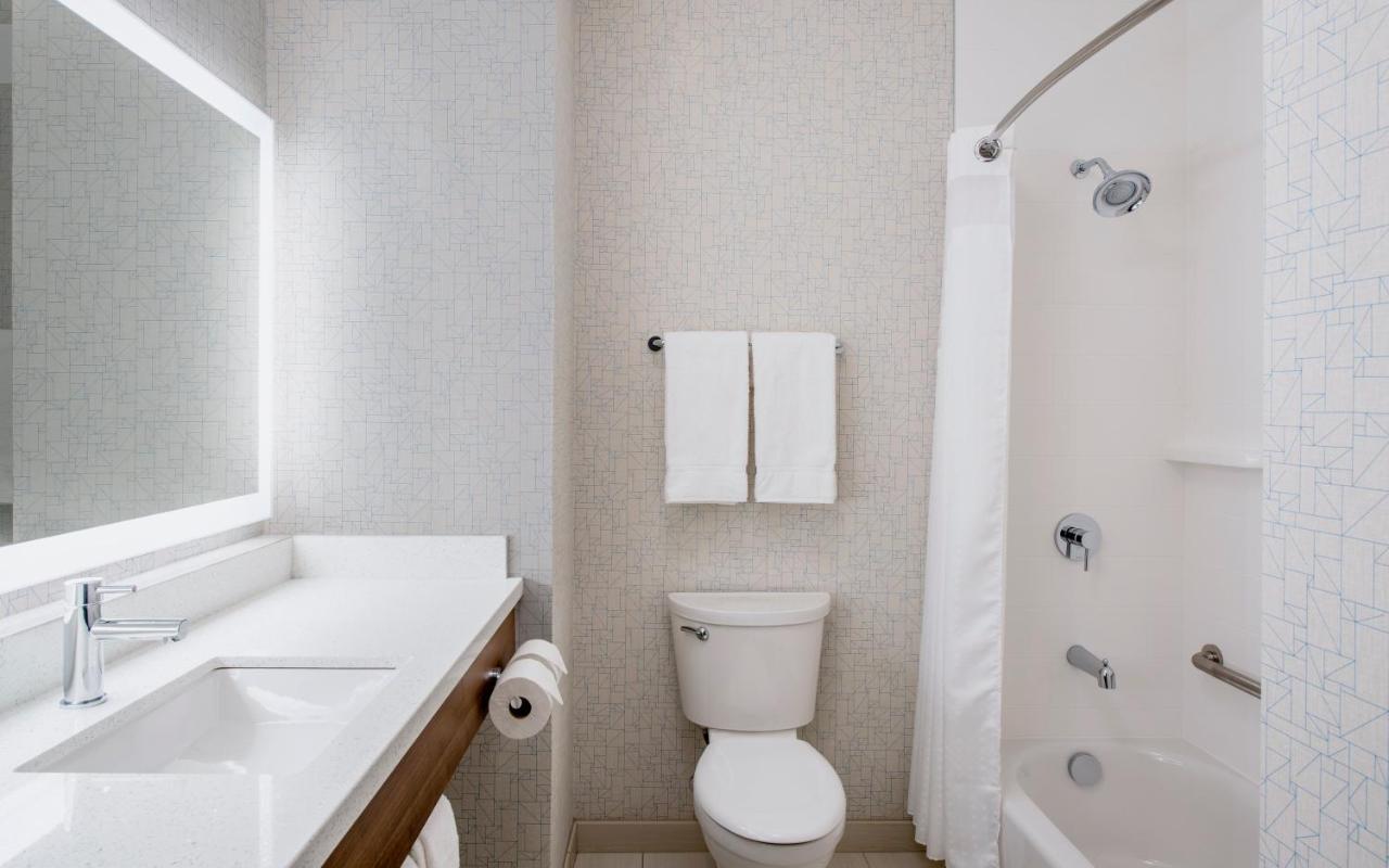 Holiday Inn Express & Suites Kelowna - East By Ihg Esterno foto