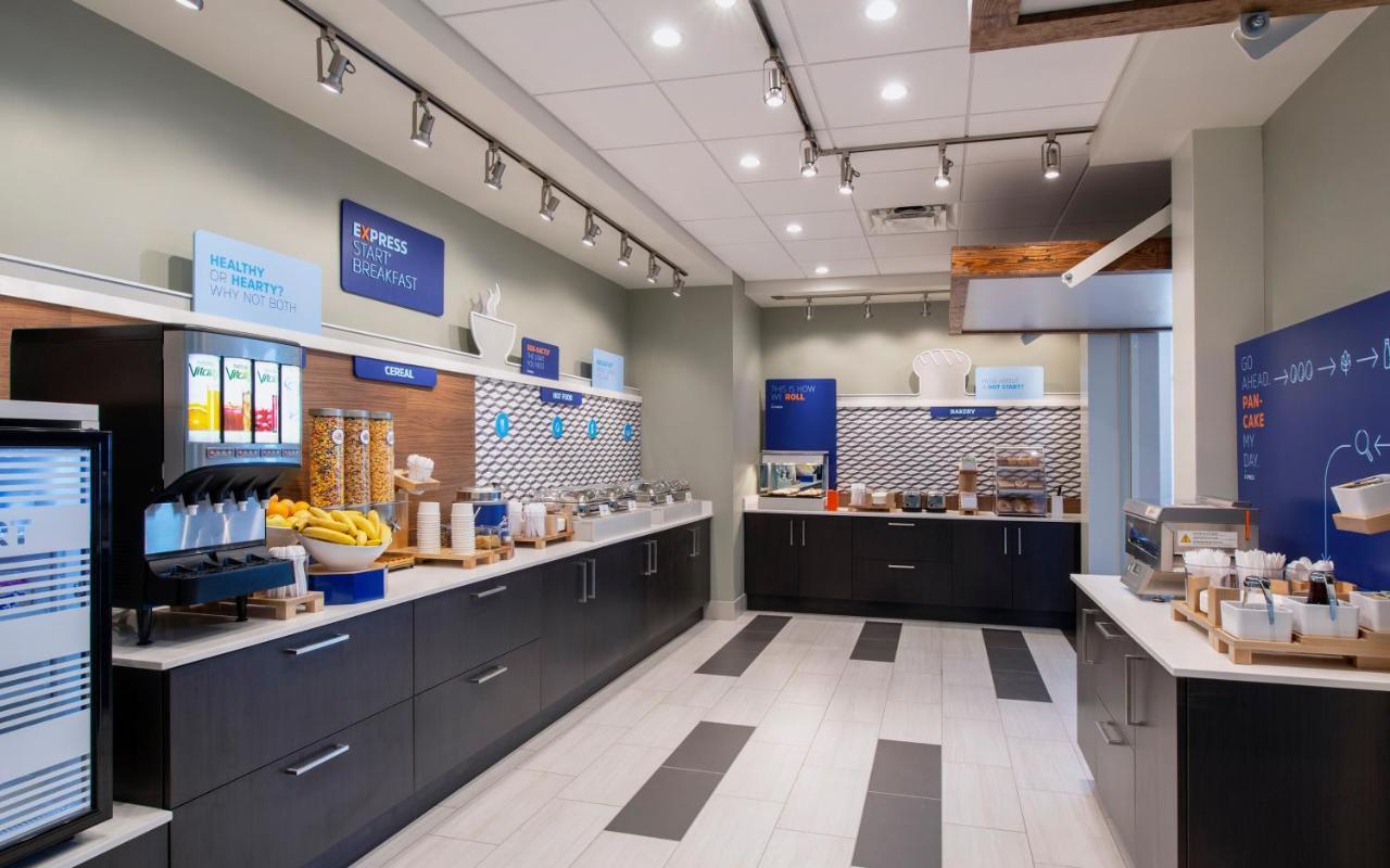 Holiday Inn Express & Suites Kelowna - East By Ihg Esterno foto